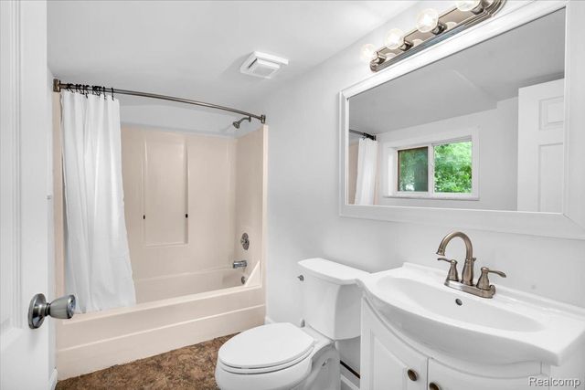 27769 Gilbert Drive, Warren, MI 48093