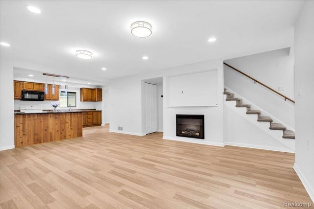 27769 Gilbert Drive, Warren, MI 48093
