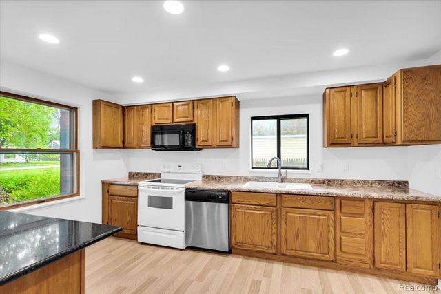 27769 Gilbert Drive, Warren, MI 48093