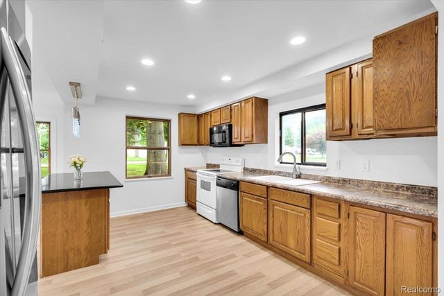 27769 Gilbert Drive, Warren, MI 48093