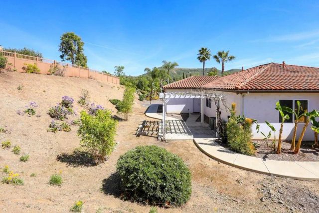 2353 Buena Creek Trail, Vista, CA 92084