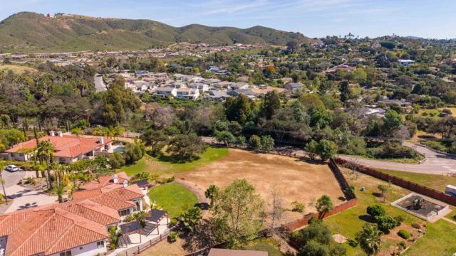 2353 Buena Creek Trail, Vista, CA 92084