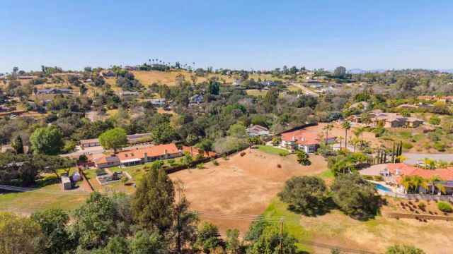 2353 Buena Creek Trail, Vista, CA 92084