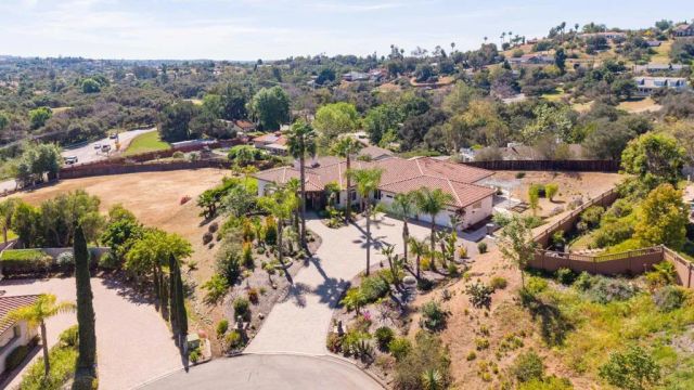 2353 Buena Creek Trail, Vista, CA 92084