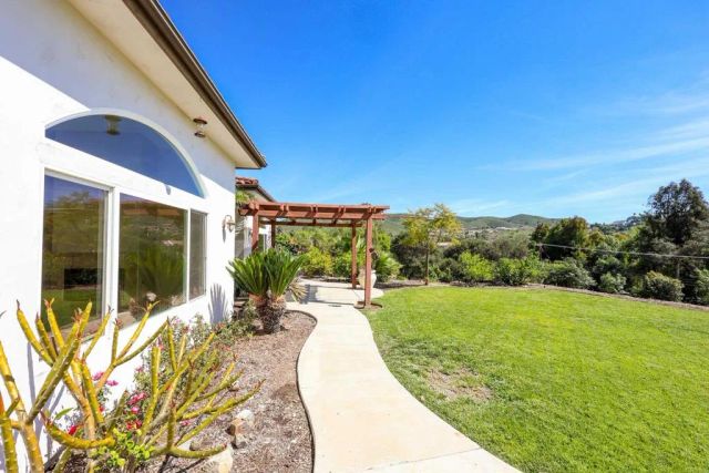 2353 Buena Creek Trail, Vista, CA 92084