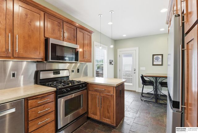 827 S 55th Street, Omaha, NE 68106