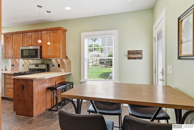 827 S 55th Street, Omaha, NE 68106