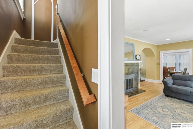 827 S 55th Street, Omaha, NE 68106