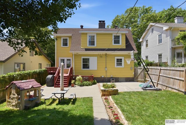 827 S 55th Street, Omaha, NE 68106