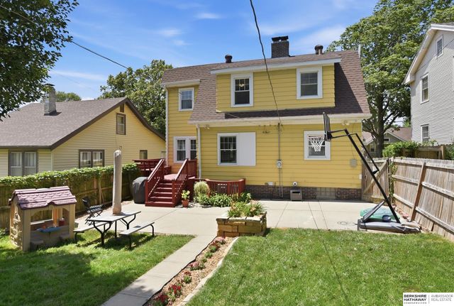 827 S 55th Street, Omaha, NE 68106