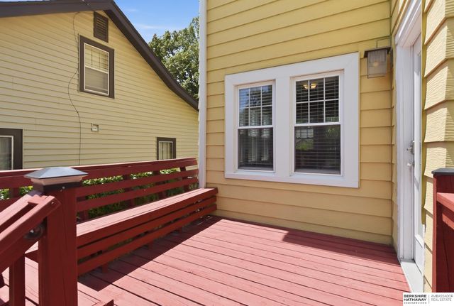 827 S 55th Street, Omaha, NE 68106