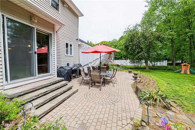 487 Sandystone Circle, Webster, NY 14580