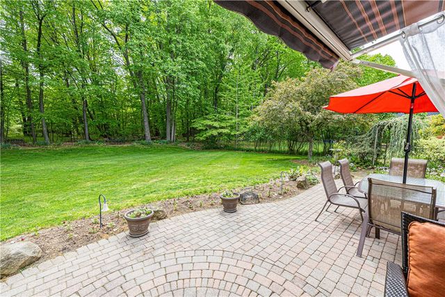 487 Sandystone Circle, Webster, NY 14580