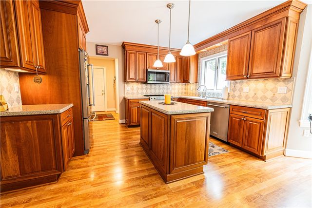487 Sandystone Circle, Webster, NY 14580