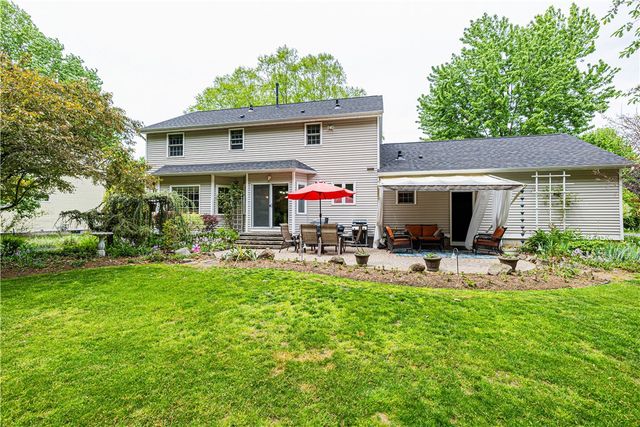 487 Sandystone Circle, Webster, NY 14580