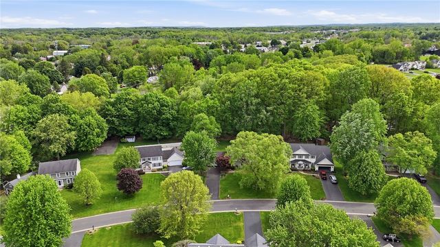 487 Sandystone Circle, Webster, NY 14580