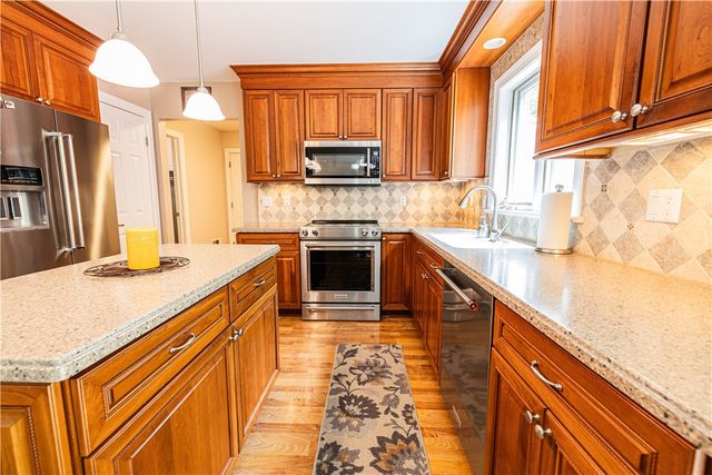 487 Sandystone Circle, Webster, NY 14580
