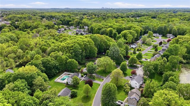 487 Sandystone Circle, Webster, NY 14580