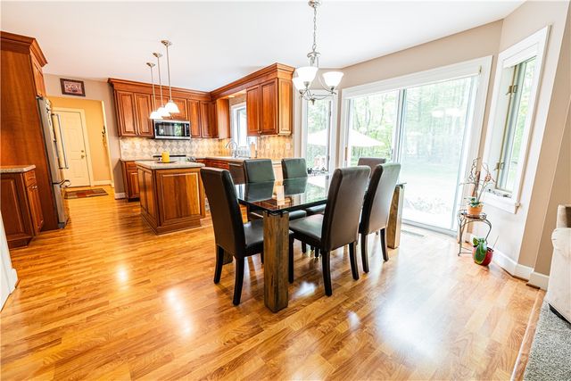 487 Sandystone Circle, Webster, NY 14580