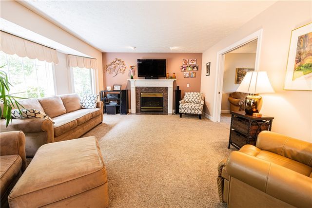 487 Sandystone Circle, Webster, NY 14580
