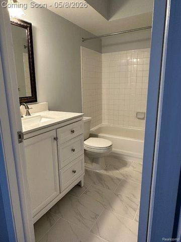 2605 GREENSTONE Boulevard 212, Auburn Hills, MI 48326