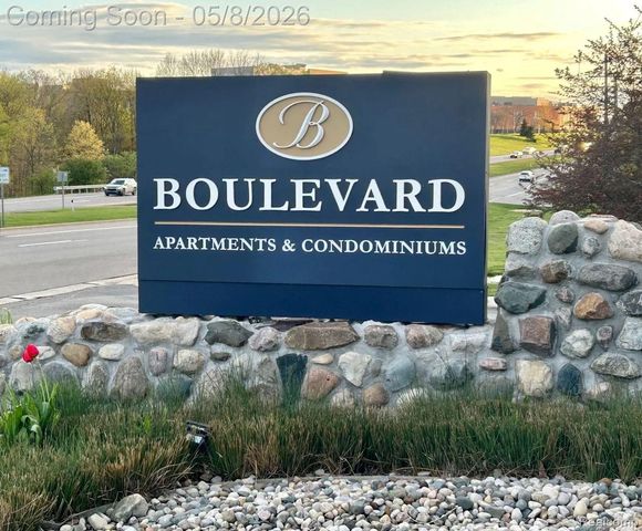 2605 GREENSTONE Boulevard 212, Auburn Hills, MI 48326
