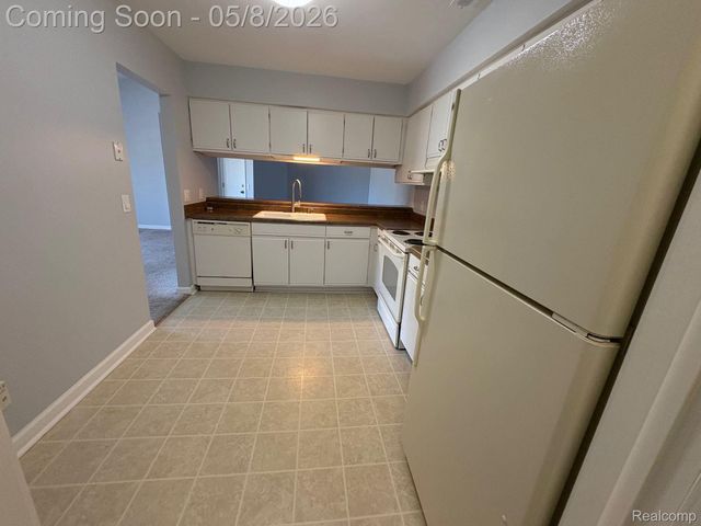 2605 GREENSTONE Boulevard 212, Auburn Hills, MI 48326