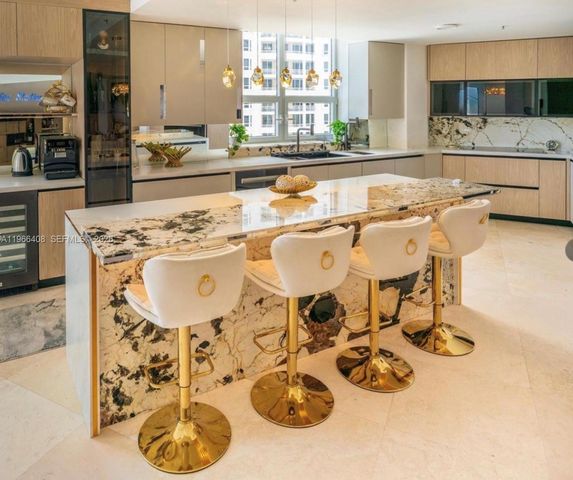 848 Brickell Key Dr 1601, Miami, FL 33131