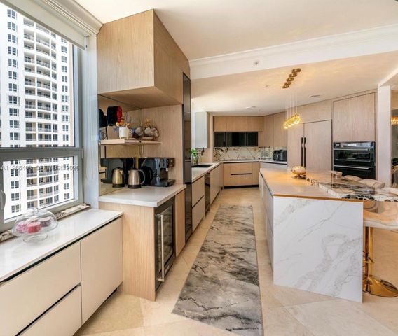848 Brickell Key Dr 1601, Miami, FL 33131