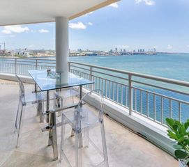 848 Brickell Key Dr 1601, Miami, FL 33131