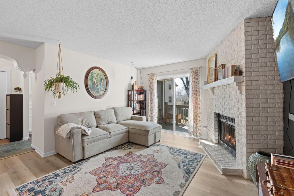 3861 Gold Point B, Eagan, MN 55122