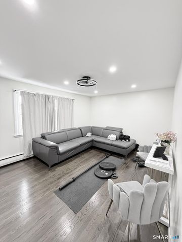 243 Sunshine Circle, Bridgeport, CT 06606