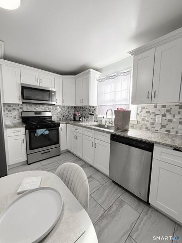 243 Sunshine Circle, Bridgeport, CT 06606