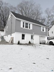 243 Sunshine Circle, Bridgeport, CT 06606