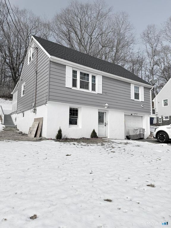 243 Sunshine Circle, Bridgeport, CT 06606