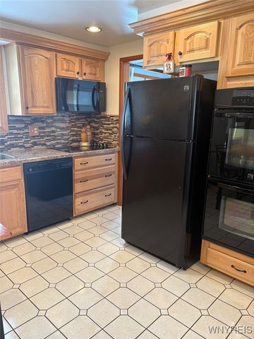 715 Hillview Court, Lewiston, NY 14092