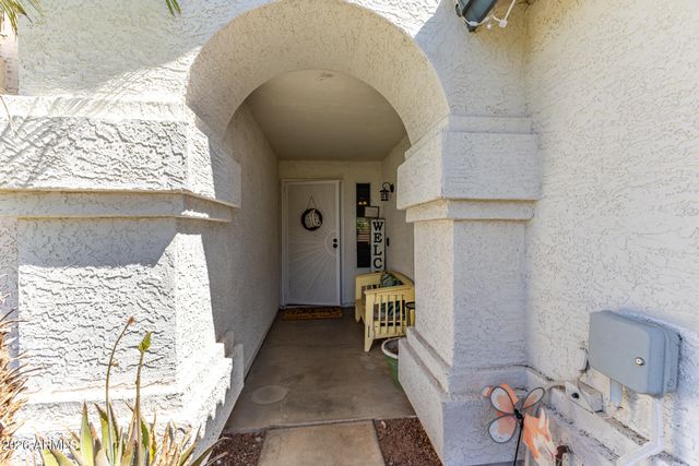 735 S WINTHROP Circle, Mesa, AZ 85204