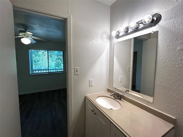 1010 W 23rd ST 10, Austin, TX 78705