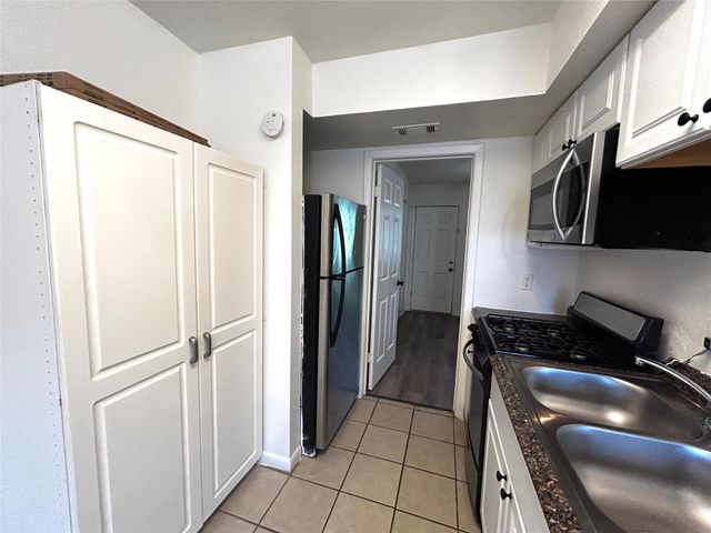 1010 W 23rd ST 10, Austin, TX 78705