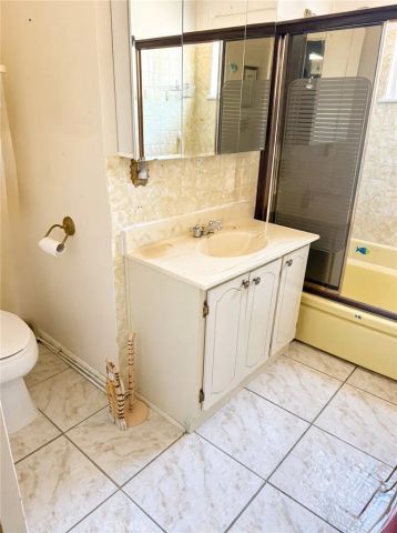 21007 Violeta, Lakewood, CA 90715