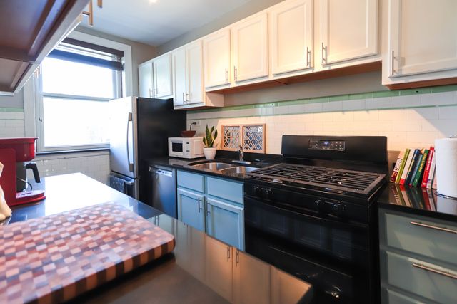 1217 W GRANVILLE Avenue 2A, Chicago, IL 60660