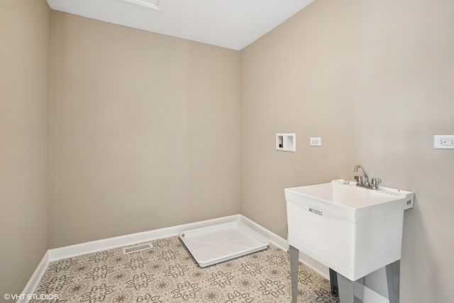 276 Masters Drive, Addison, IL 60101