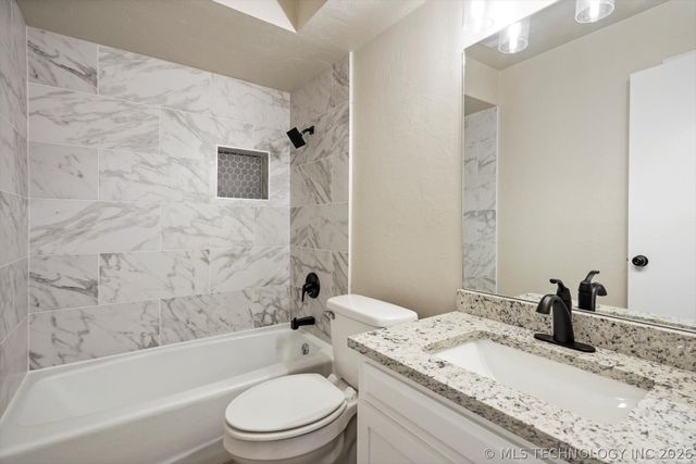 15002 E Winding Creek Drive, Collinsville, OK 74021