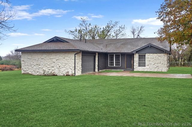 15002 E Winding Creek Drive, Collinsville, OK 74021