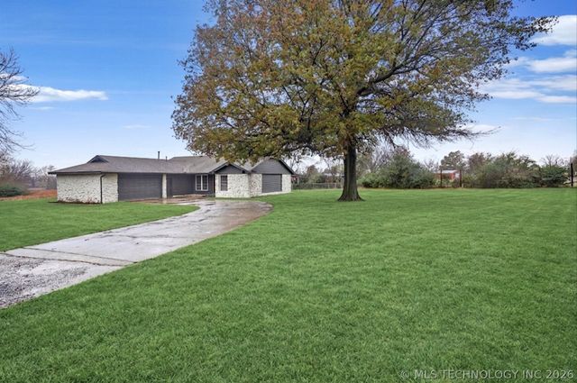 15002 E Winding Creek Drive, Collinsville, OK 74021