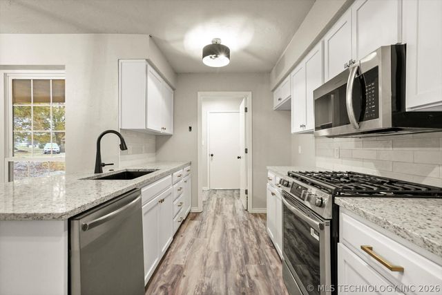 15002 E Winding Creek Drive, Collinsville, OK 74021