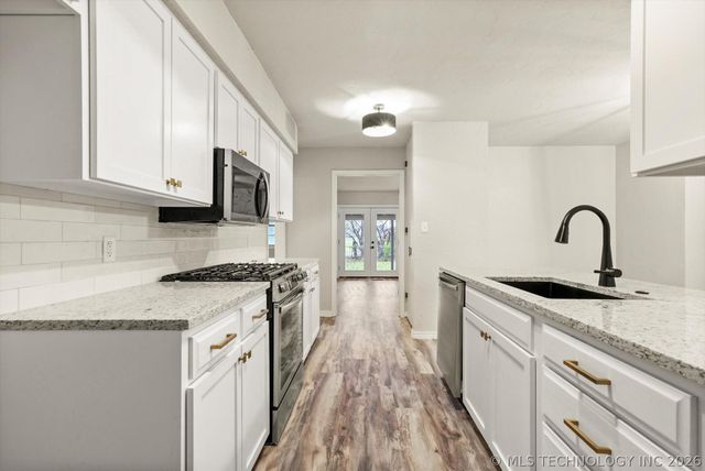 15002 E Winding Creek Drive, Collinsville, OK 74021