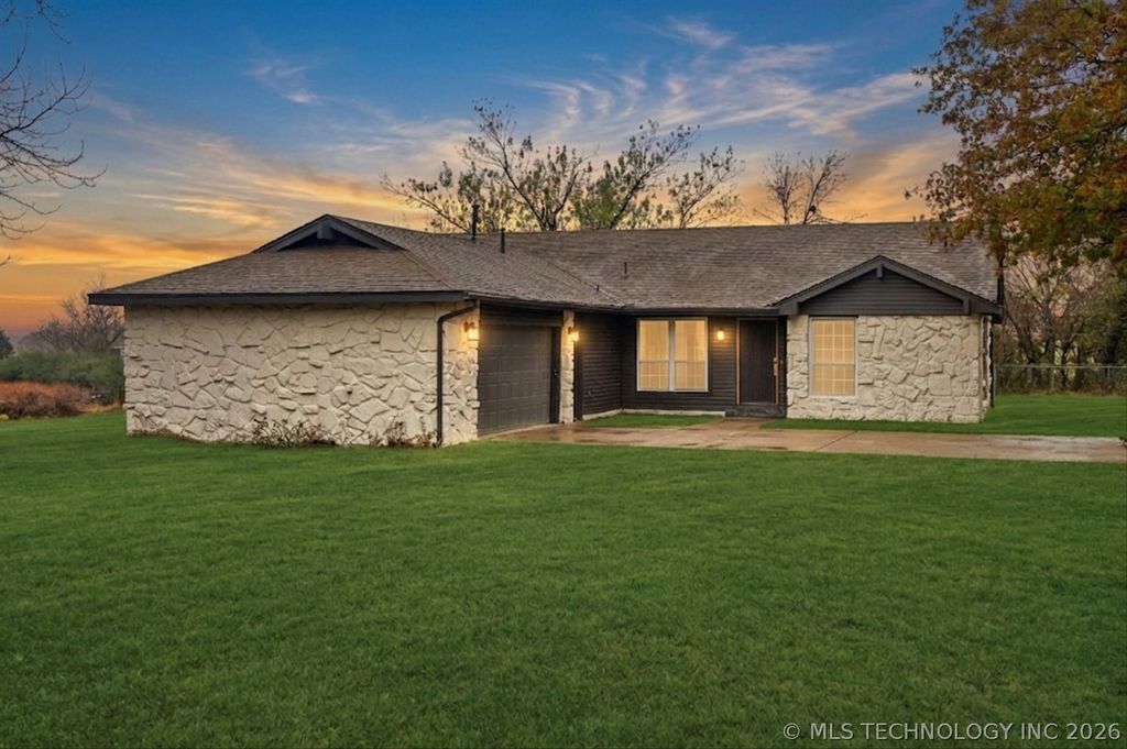 15002 E Winding Creek Drive, Collinsville, OK 74021