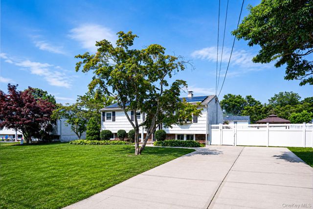 3010 Sipp Avenue, Medford, NY 11763