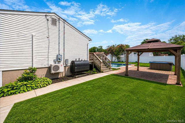 3010 Sipp Avenue, Medford, NY 11763